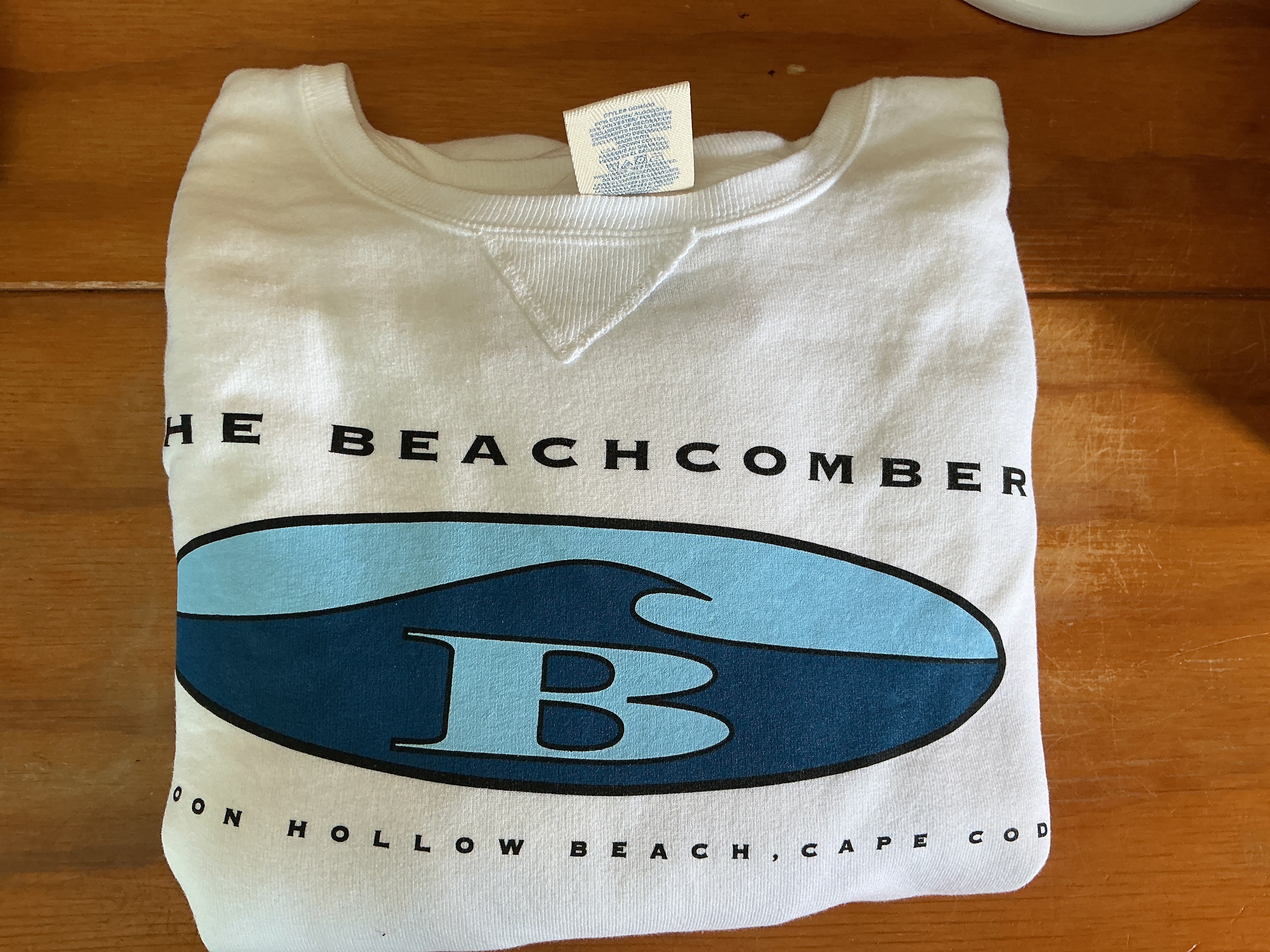 Oval B Crewneck – The Wellfleet Beachcomber Store